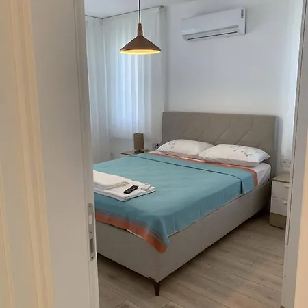Alacati Koy Ici Mustakil Havuzlu Lux Limon