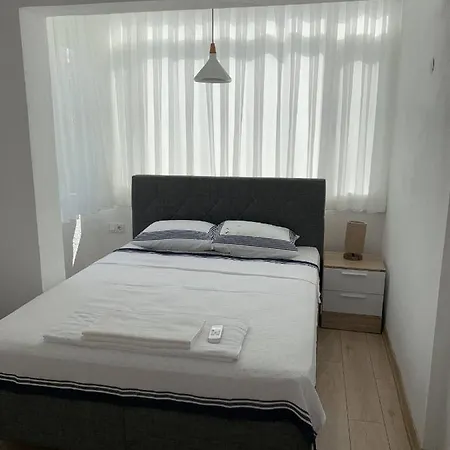 Alacati Koy Ici Mustakil Havuzlu Lux Limon 别墅