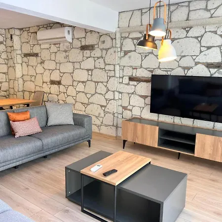 Alacati Koy Ici Mustakil Havuzlu Lux Limon Villa *