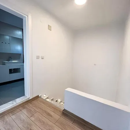 Villa Alacati Koy Ici Mustakil Havuzlu Lux Limon