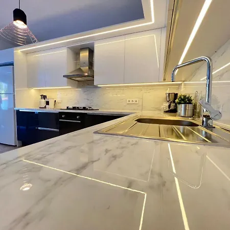 Villa Alacati Koy Ici Mustakil Havuzlu Lux Limon