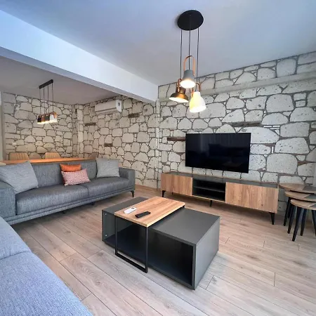 Alacati Koy Ici Mustakil Havuzlu Lux Limon Villa Çeşme