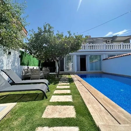 Villa Alacati Koy Ici Mustakil Havuzlu Lux Limon Çeşme