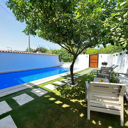 Alacati Koy Ici Mustakil Havuzlu Lux Limon Villa
