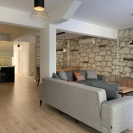 Villa Alacati Koy Ici Mustakil Havuzlu Lux Limon *