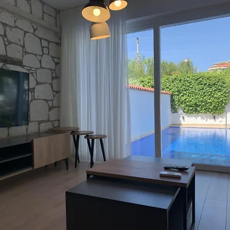 Alacati Koy Ici Mustakil Havuzlu Lux Limon Villa