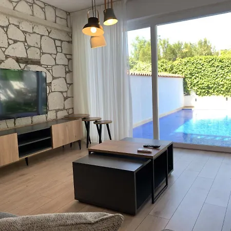 Alacati Koy Ici Mustakil Havuzlu Lux Limon Villa Çeşme