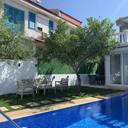 Alacati Koy Ici Mustakil Havuzlu Lux Limon * Çeşme