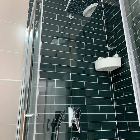 Alacati Koy Ici Mustakil Havuzlu Lux Limon Villa *