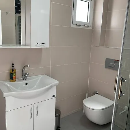 Villa Alacati Koy Ici Mustakil Havuzlu Lux Limon